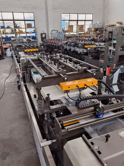 스트레치 필름으로 포장된 지퍼백을 만들기 위해 특별히 설계된 기계